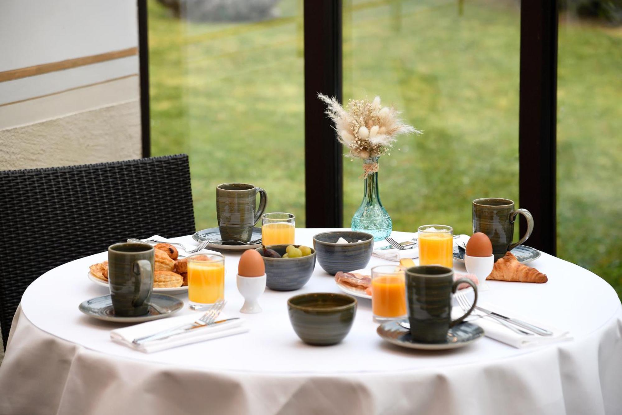 Chateau De Pizay Hotel Belleville-sur-Saone
